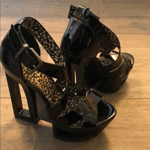 Black abstract Jessica Simpson Heels